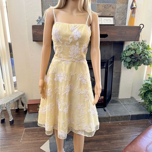 Masquerade mesh dress with 3-D floral appliqué spaghetti straps Size 9/10 EUC - Picture 8 of 16